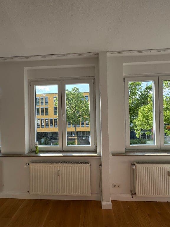 Montiertes Kunststofffenster mit Rollladen